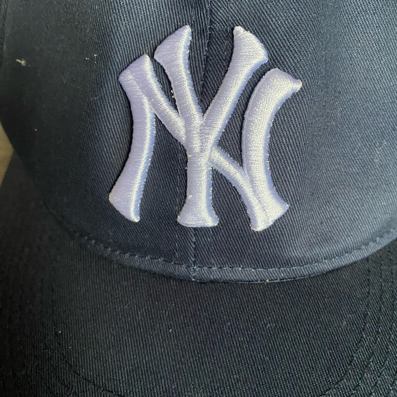 New York Yankees baseball hat – blue – perfect condition - Picture 2 of 8